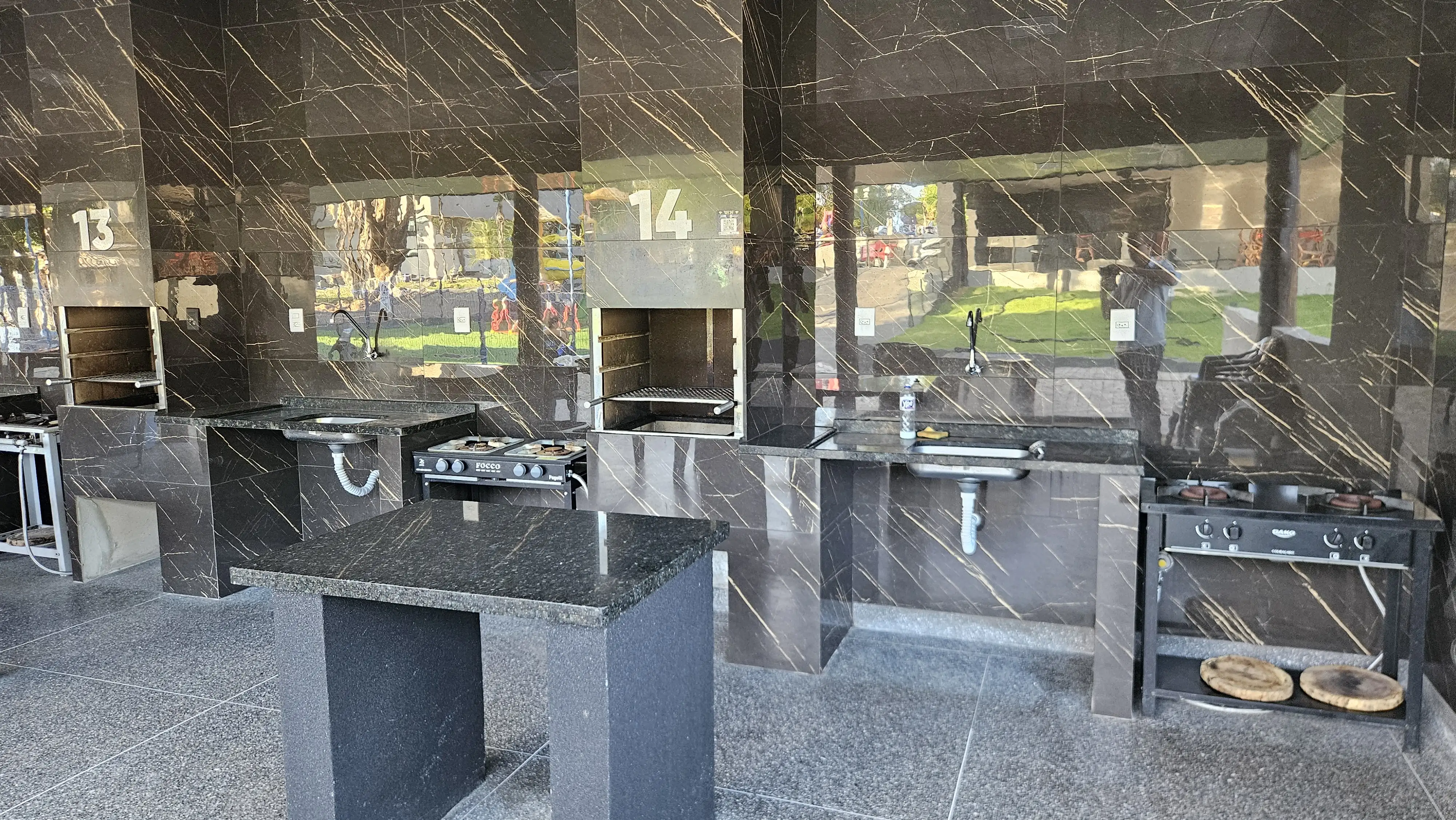Bancadas com Pia e Instalações